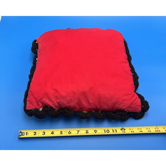 VTG Square Pillow Cover Granny Square Crocheted Yarn Black Flower Red Back 13x13 - Picture 3 of 3